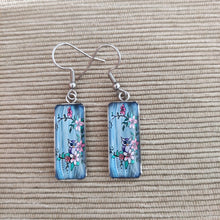 Cargar imagen en el visor de la galería, Pendientes Glass &amp; Steel Buho Floral
