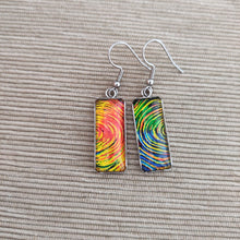 Cargar imagen en el visor de la galería, Pendientes Glass &amp; Steel Ondas multicolor
