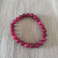 Cargar imagen en el visor de la galería, Pulsera Facetada de Jade Rojo 8 mm
