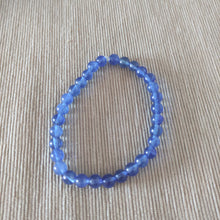 Cargar imagen en el visor de la galería, Pulsera Cuarzo Azul (tintado) 6 mm
