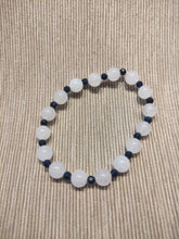 Cargar imagen en el visor de la galería, Pulsera Elástica Jade Blanco y Zafiro 8 mm
