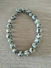 Cargar imagen en el visor de la galería, Pulsera Elástica Jaspe Dalmata 8 mm
